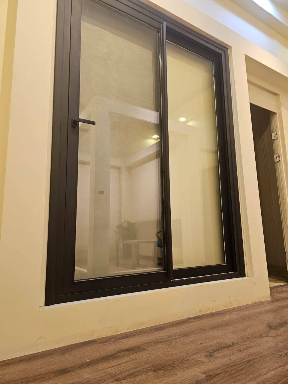 شباك ألمنيوم خارجي